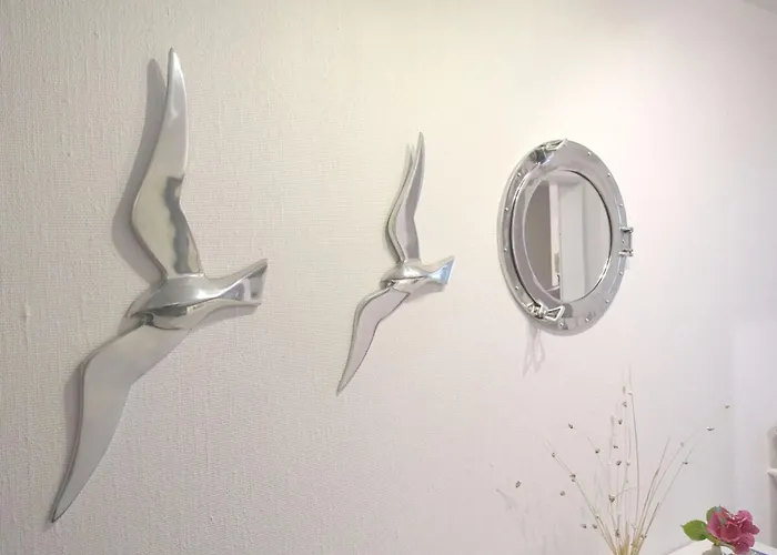 Porthole In The Seute Deern House ユイスト